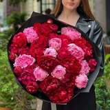 Photo of 31 peonies in a bouquet «Berry charm»