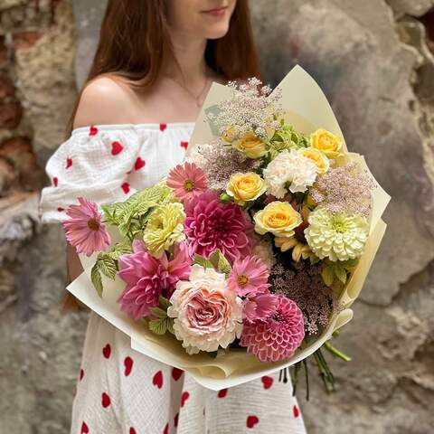 Delicate summer bouquet «Field Romance», Flowers: Daucus, Rubus Idaeus, Zinnia, Dianthus, Bush Rose, Pion-shaped rose, Dahlia, Cosmos, Echinacea