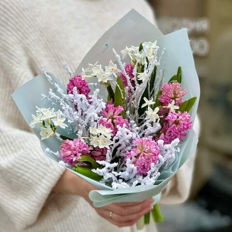 Fragrant pink and white bouquet with daffodils and hyacinths «Spring snow», Flowers: Narcissus, Hyacinthus, Snow-covered twigs
