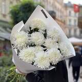 Photo of 11 Antonov chrysanthemums in a bouquet «White whim»