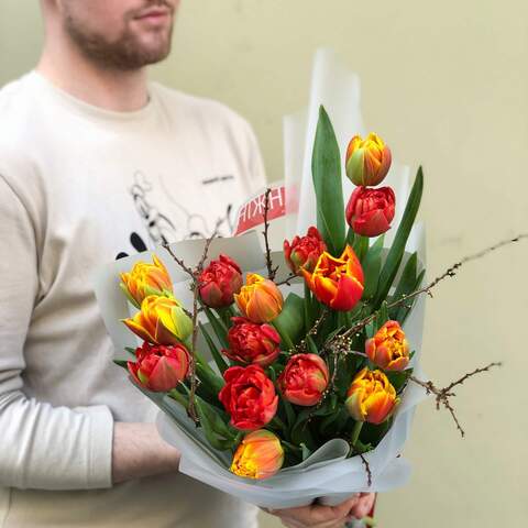 15 пионовидных тюльпанов в букете «Яркий», Цветы: Тюльпан пионовидный, Прунус