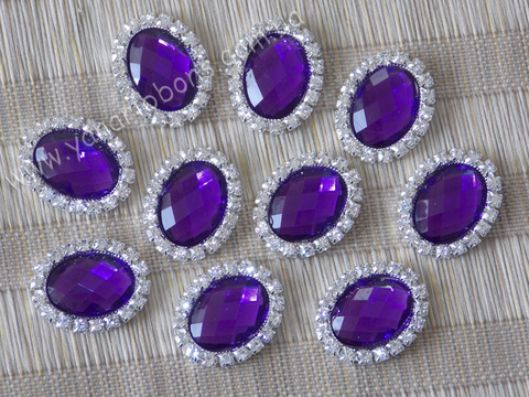 Камни овальные в стразовом обрамлении фиолетовые