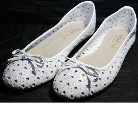 Летняя обувь женская. Белые туфли балетки с перфорацией Vasari Gloria White.