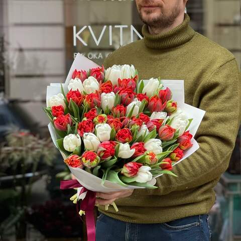 Photo of 51 red and white tulips in a bouquet «The bright one»