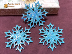 Вырубка Снежинка из глиттерной кожи на фетре сияние темно-голубое № 9