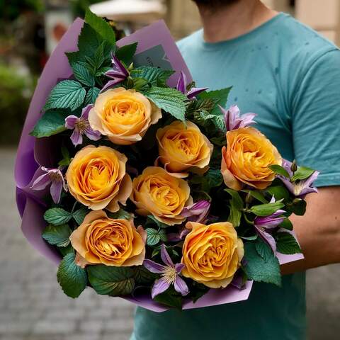 Warm contrasting bouquet «Sun and Stars», Flowers: Pion-shaped rose, Rubus Idaeus, Clematis