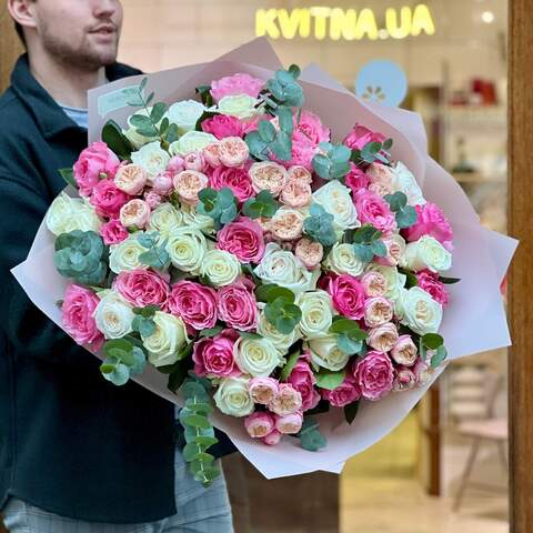 Gorgeous bouquet of delicate peony roses with eucalyptus «English luxury», Flowers: Peony Spray Rose, Pion-shaped rose, Eucalyptus