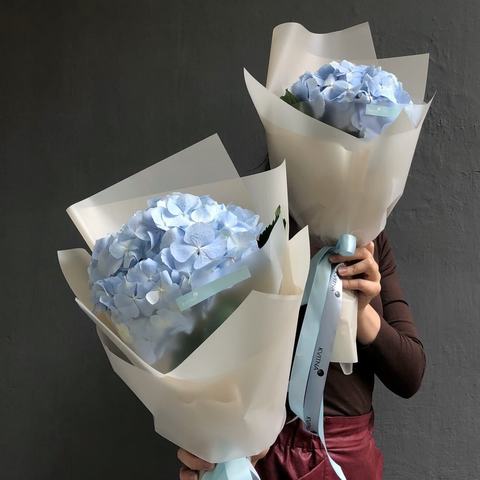 Photo of Set of compliment bouquets from 1 hydrangea