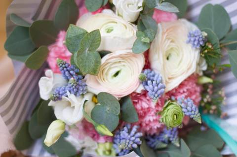 Photo of Bouquet with Ranunclus and Muscari