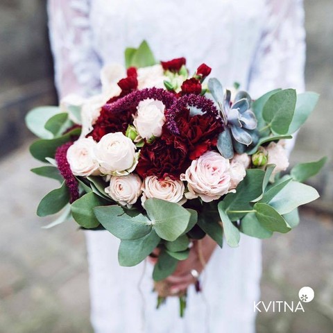 Wedding bouquet with succulent, A bouquet of the bride with impregnations of marsala.