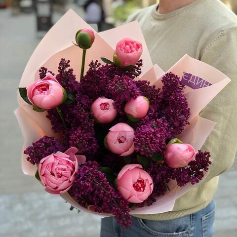 Photo of Fragrant contrasting bouquet «Sweet evening»