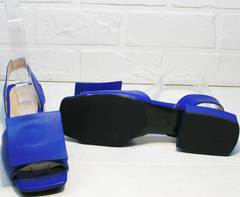 Кожаные женские босоножки на низком каблуке Amy Michelle 2634 Ultra Blue.