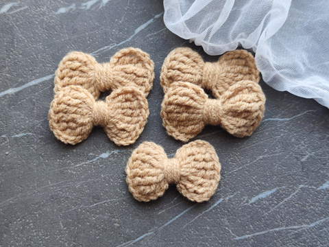 Бантик в'язаний бежевий (ручної работи)