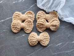 Бантик в'язаний бежевий (ручної работи)