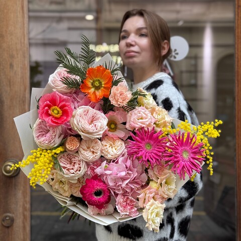 Photo of Bright colorful bouquet «Pink Crinoline»