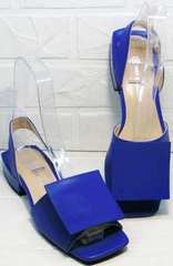 Яркие босоножки на устойчивом каблуке женские Amy Michelle 2634 Ultra Blue.