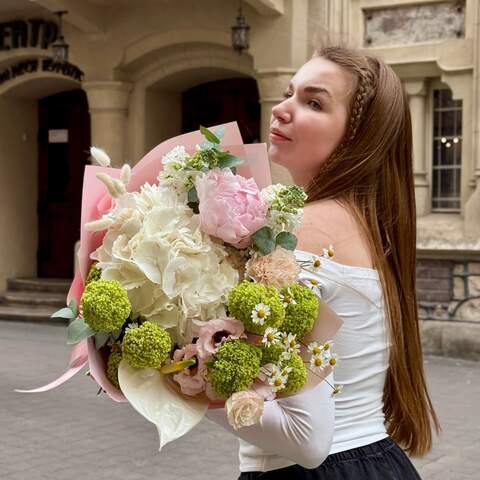 Photo of Світлий ніжний букет з гортензією, півонією та антуріумом «Тістечко для мами»