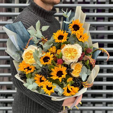 Bouquet «Moments of happiness», Flowers: Helianthus, David Oustin Rose, Bush Rose, Skimmia, Eucalyptus