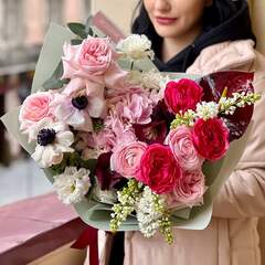 Елегантний букет з ранункулюсами та півонієподібними трояндами «Романтична мрія»