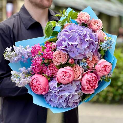 Luxurious bouquet «Venetian Evening», Flowers: Hydrangea, Paeonia, Peony Spray Rose, Oxypetalum, Delphinium, Rubus Idaeus