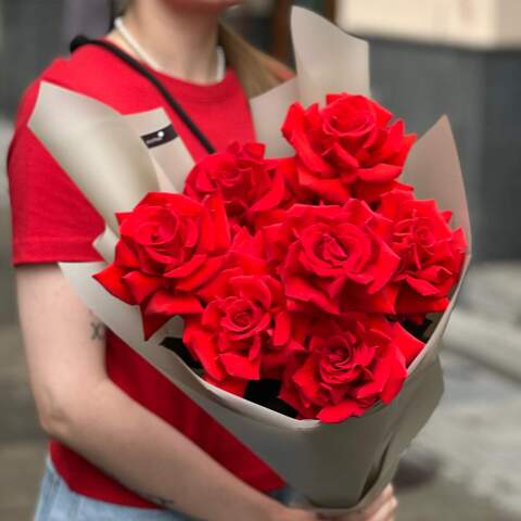 Photo of 9 scarlet Nina roses in a bouquet «Passionate Greeting»