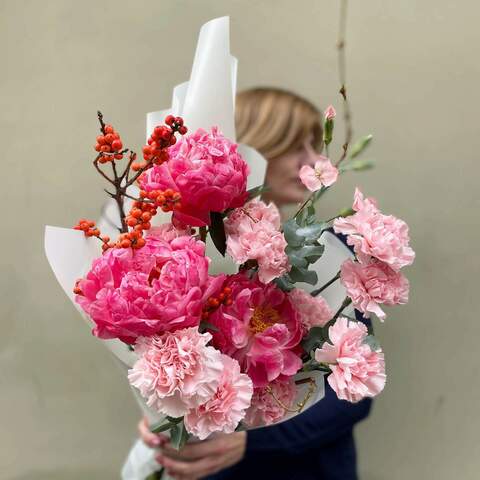 Bouquet «Candy», Flowers: Paeonia, Ilex, Dianthus, Eucalyptus