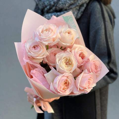 9 пионовидных роз в букете «Романтическая Кейра», Цветы: Роза пионовидная