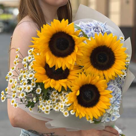 Photo of Interesting summer bouquet in contrasting colors «Olga's Sunshine»