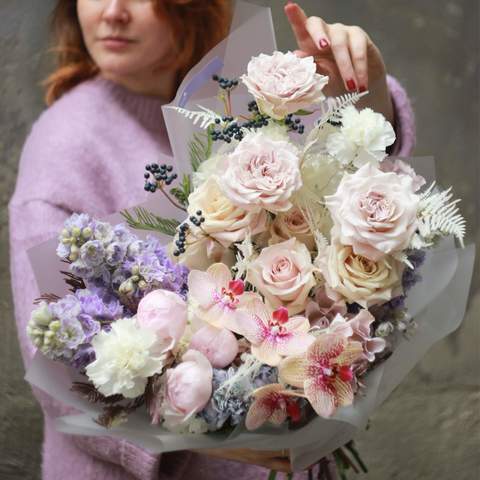 Bouquet «Romantic dreams», Our creative florists always create not just bouquets, but masterpieces!
Just look at this incredible bouquet, inspired by a gloomy cold day, fog and the romance of cozy mornings