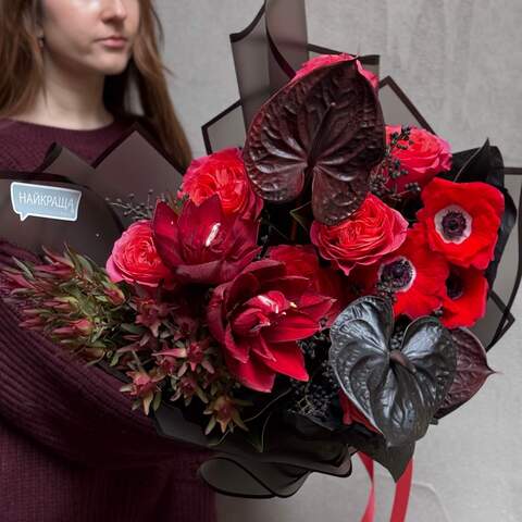 Photo of Interesting contrasting bouquet «Dragon Wings»