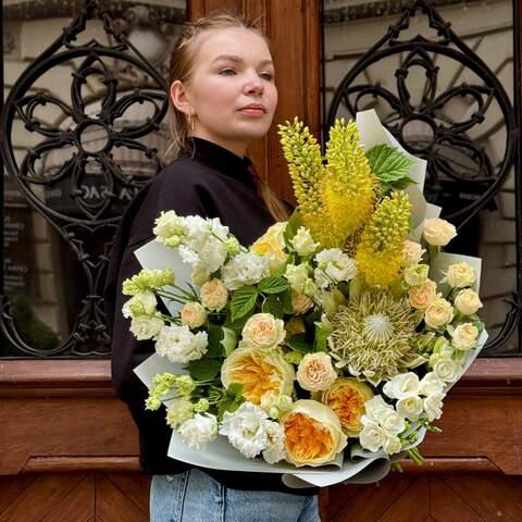 Photo of Luxurious bouquet with protea «Arrows of Helios»