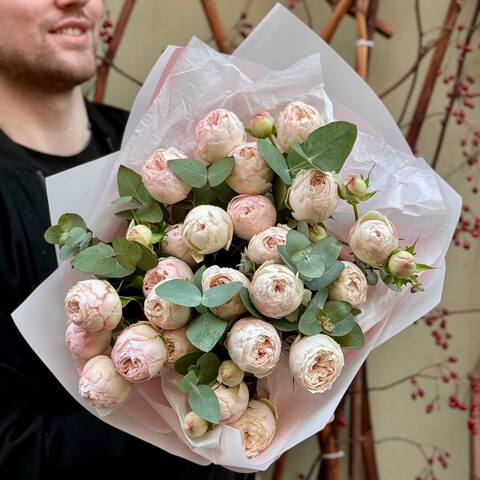 5 branches of Mansfield Park spray peony roses in a bouquet «Show of Tenderness», Flowers: Peony Spray Rose of Mansfield Park variety - 5 branches, Eucalyptus