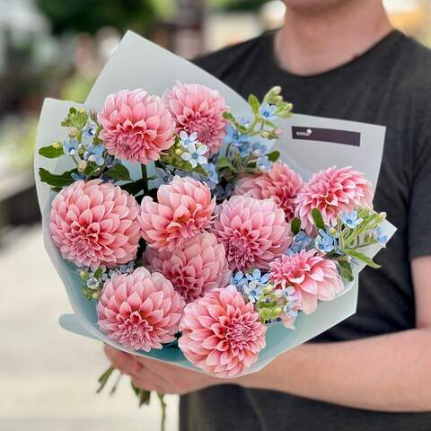 Bouquet with dahlias and oxypetalums «Frozen Peaches», Flowers: Dahlia, Oxypetalum