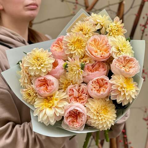 Delicate bouquet with dahlias and peony roses «Vanilla Autumn»