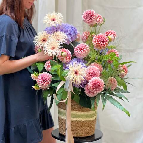 Flower basket «Gifts of Autumn», Flowers: Dahlia, Hydrangea, Gerbera, Rubus Idaeus, Panicum