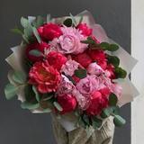 Photo of Mix of 23 coral and pink peonies 