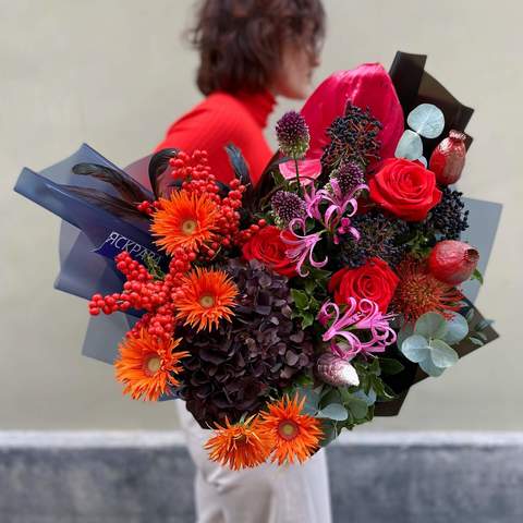 Bouquet «Juicy mood», Flowers: Hydrangea, Gerbera, Ilex, Merine, Rose, Eucalyptus, Eryngium, Viburnum (berries)