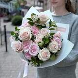 Photo of Delicate bouquet with roses «Ruddy lady»