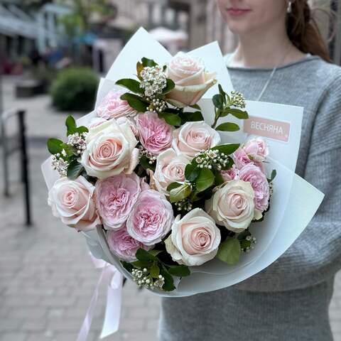 Delicate bouquet with roses «Ruddy lady», Flowers: Rose, Pion-shaped rose, Aronia