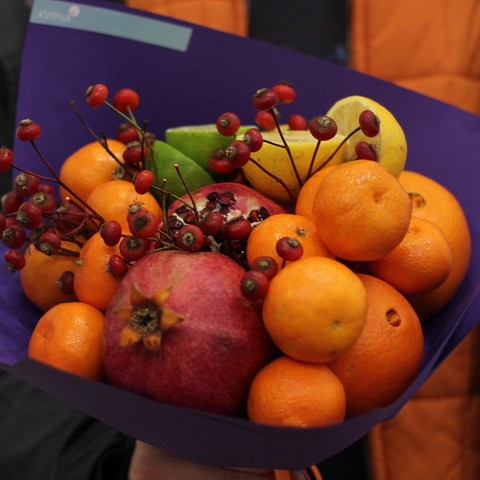 Photo of Fruit bouquet with pomegranate