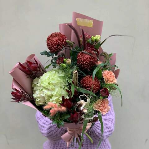Bouquet «Chestnut motifs», Flowers: Hydrangea, Chrysanthemum, Panicum, Setaria, Leucadendron, Dianthus, Eustoma, Lagurus