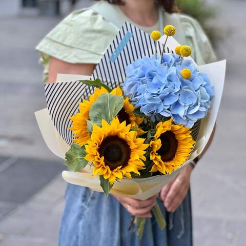 Photo of Bouquet with sunflowers and hydrangea «Sunny Sky»