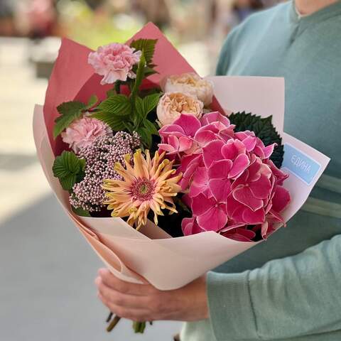 Photo of Bright bouquet with hydrangeas and gerberas «Strawberry droplet»