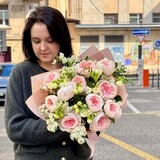Photo of Розкішний ароматний букет з піоновидною трояндою Sabrina «Чарівна принцеса»