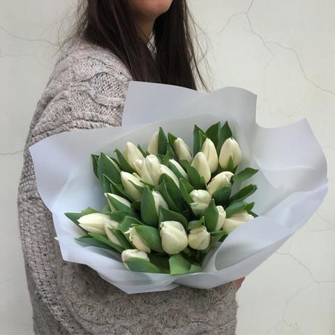 Букет з 25 білих тюльпанів «Ранкова посмішка», Білі тюльпани символізують чистоту