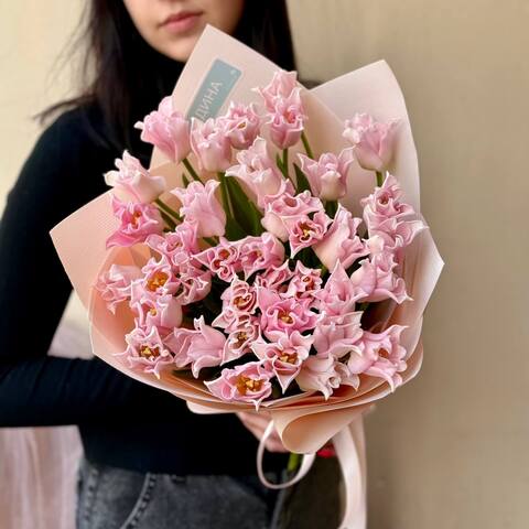 37 волнистых тюльпанов в букете «Романтическое поздравление», Цветы: Тюльпан, 37 шт. 