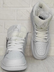 Найк джордани красивые кроссовки белые мужские Nike Air Jordan A806-1 All White.