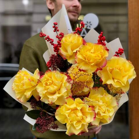 Bright bouquet of yellow roses, ilex and skimmia «Shining Marichka», Flowers: Rose, Ilex, Skimmia