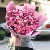 Photo of 19 зeony Spray Roses in a bouquet «Gentle Kiss»