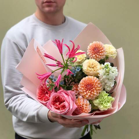 Bouquet «Colorful Birds», Flowers: Pion-shaped rose, Merine, Bush Rose, Dahlia, Oxypetalum, Dianthus